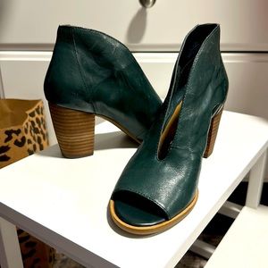 Lucky Brand Block Boot Heel. Dark Green. Low Cut Front.